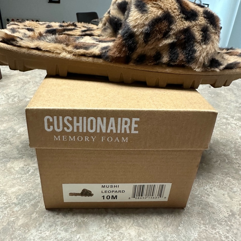 Cushionaire Cheetah Print Slides